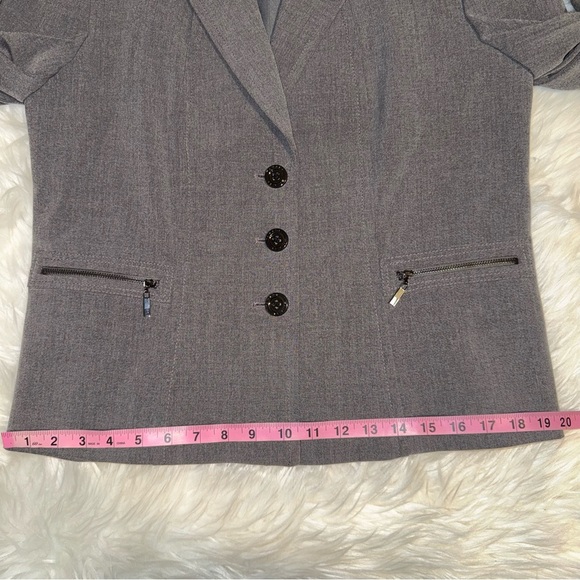 Tahari Arthur Levine Notched Collar Women's 10 Grey Lined
Fitted 3 Button Blazer - Picture 15 of 15